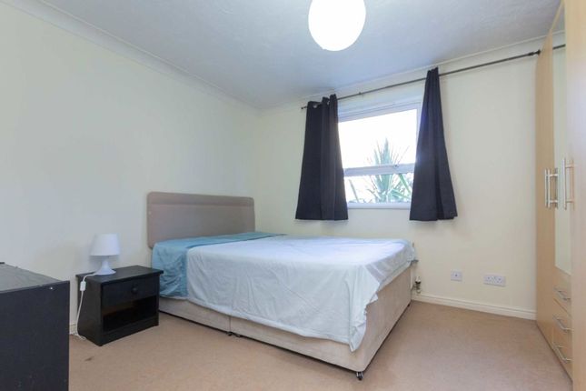 Flat 12, Lyndhurst Lodge, 2, Millennium Drive, London photo 5