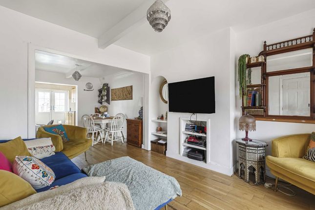 196, Hampton Road West, Feltham photo 2