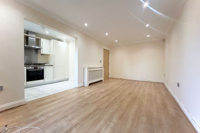 Tegan Close, SUTTON photo 2