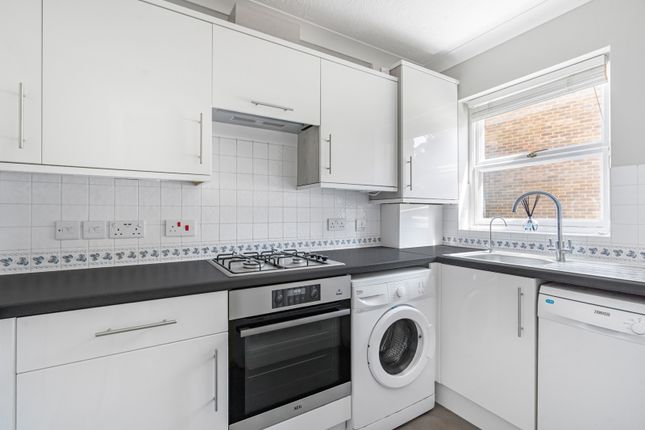10 Charlotte Mews,, Heather Place, Esher photo 4