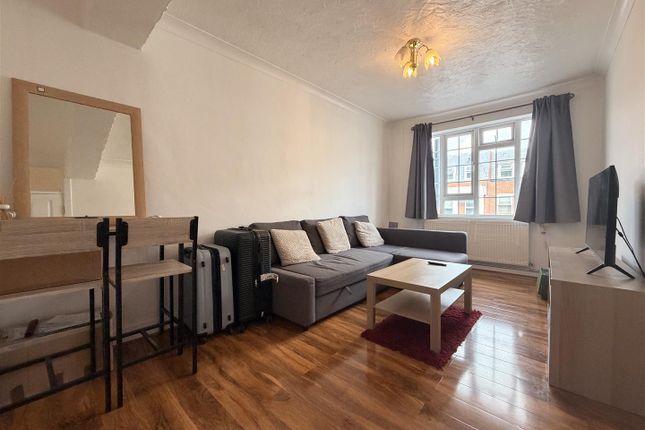 42A, High Street, Sutton photo 2