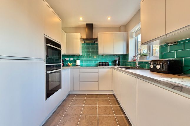 58 Greenmoor Avenue, Wakefield photo 3
