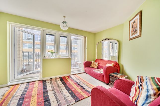 Flat 10, 50 Hacon Square, London photo 4