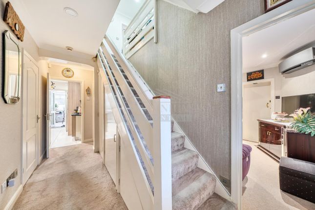 13, Pembroke Place, Edgware photo 2