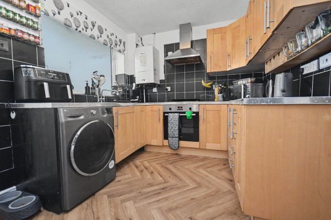 65, Howden Way, Wakefield photo 5