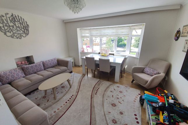 Newly Decorated 2-Bedroom Flat For Rent Enfield Town En1