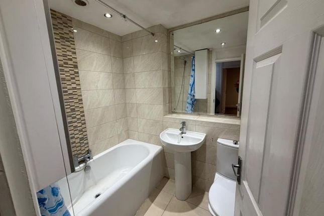 Burness Close, Uxbridge photo 4