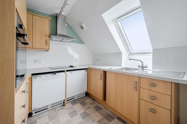 Flat 14 Emden House,, Barton Lane, Oxford photo 2