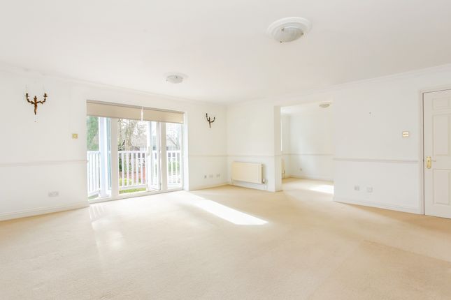 5 Woodleigh Mansions, Larch Avenue, Ascot photo 2