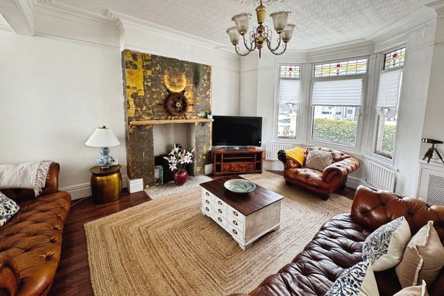 35, Esplanade Avenue, Porthcawl photo 2