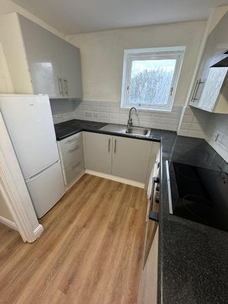 84, Albatross Close, London photo 4