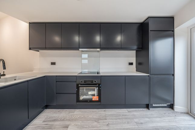2B,, Knowles Hill Crescent, London photo 2