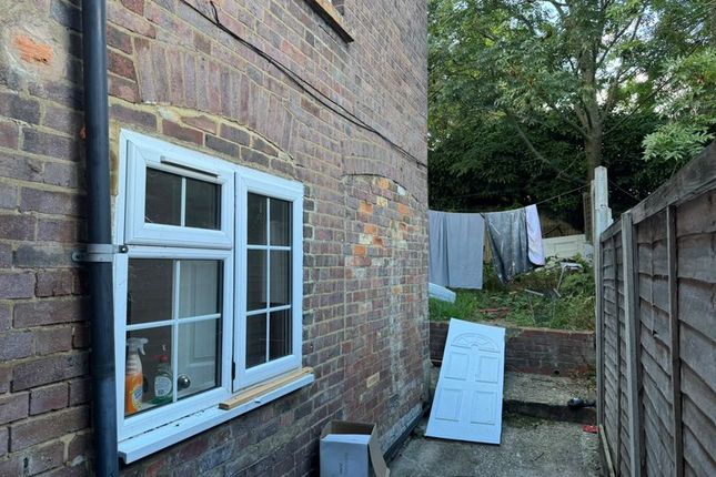 38, Milton Road, Luton photo 2