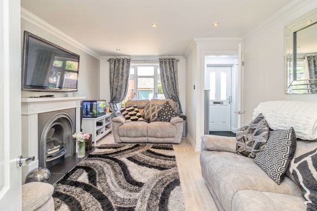 37, Parsley Close, Walnut Tree, Milton Keynes photo 4