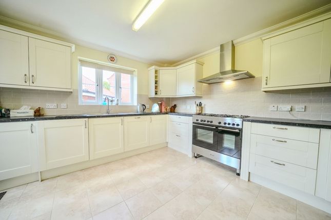 1 Gunner Close, Norwich photo 2