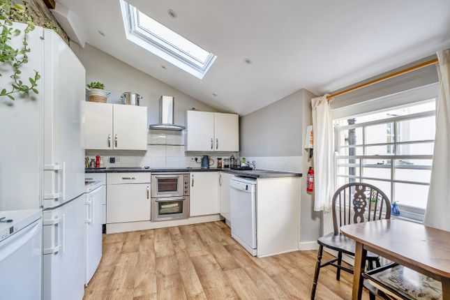 1358931-5-68d1673...