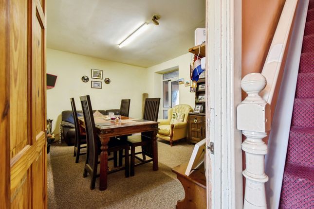 31, Wernoleu Road, Carmarthenshire photo 4