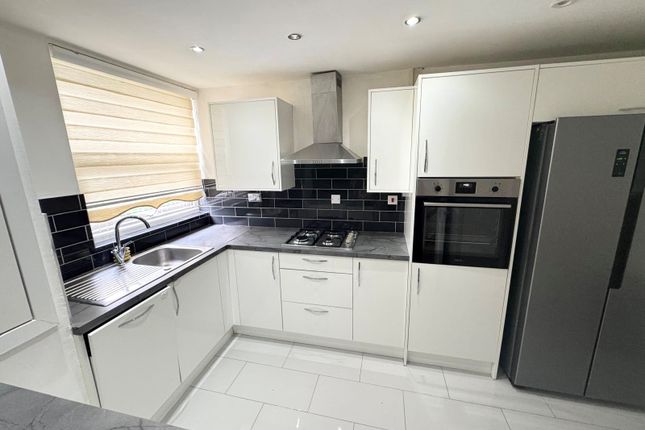2-bed house on 19, ROMFORD, £2,000/mo