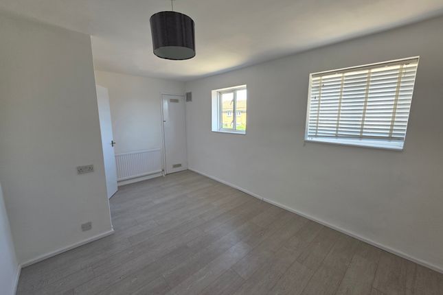 17, Styles Close, Luton photo 5