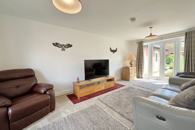 8 Henry Hughes Drive, Crewe photo 3