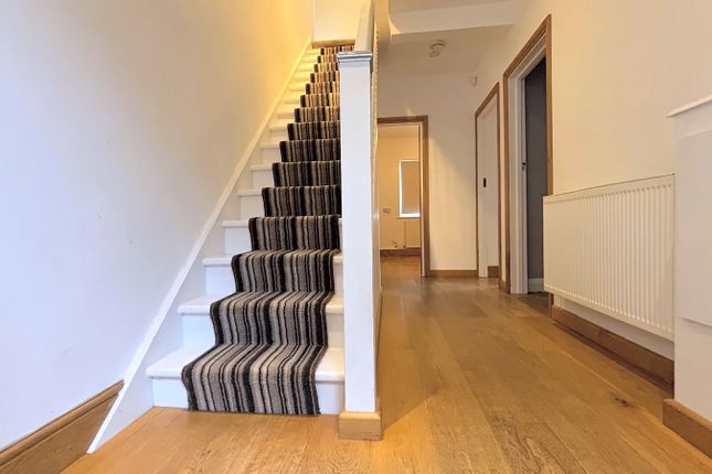Hillside, Banstead photo 4