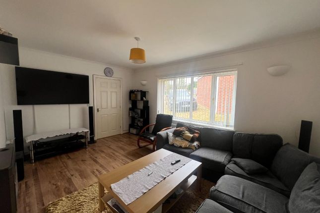 17, Stumpcross Meadows, Pontefract photo 3