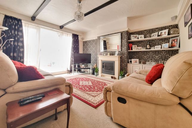 51, Carmarthen Avenue, Portsmouth photo 4