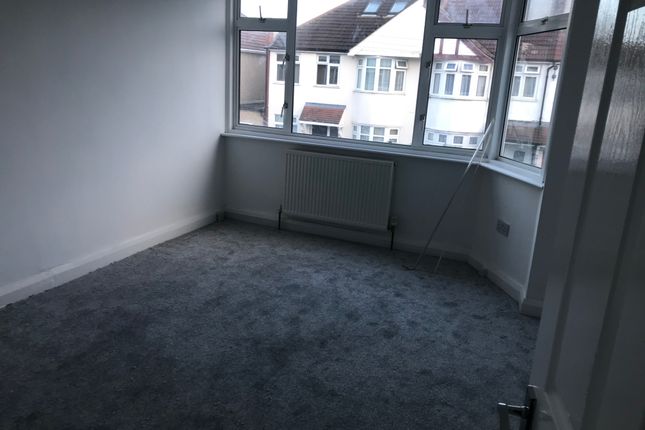5, Sunningdale Avenue, Feltham photo 5