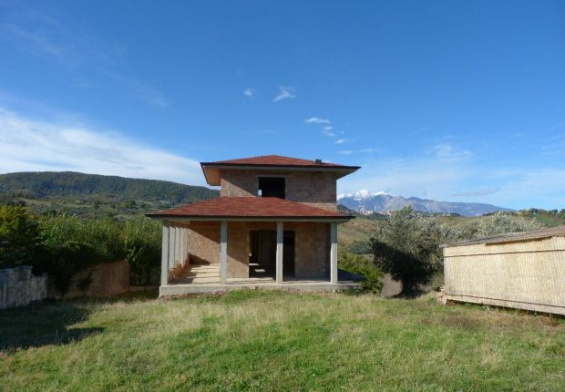 Villa for sale in Atessa, Chieti, Abruzzo