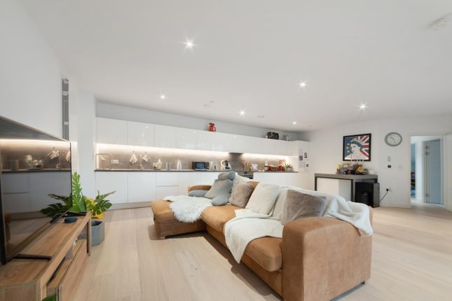 54 Commodore House 2, Admiralty Avenue, London photo 2