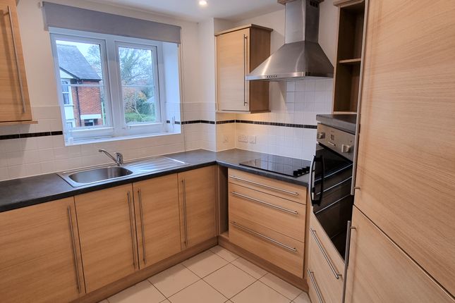 Flat to rent in Old Park Road, Hitchin