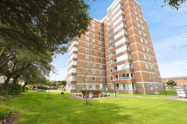 Flat to rent in Blount Road, Portsmouth