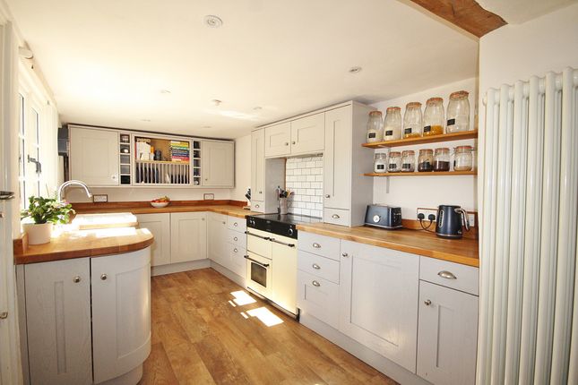 Badger Cottage, 17 Standlake Road, Ducklington photo 3