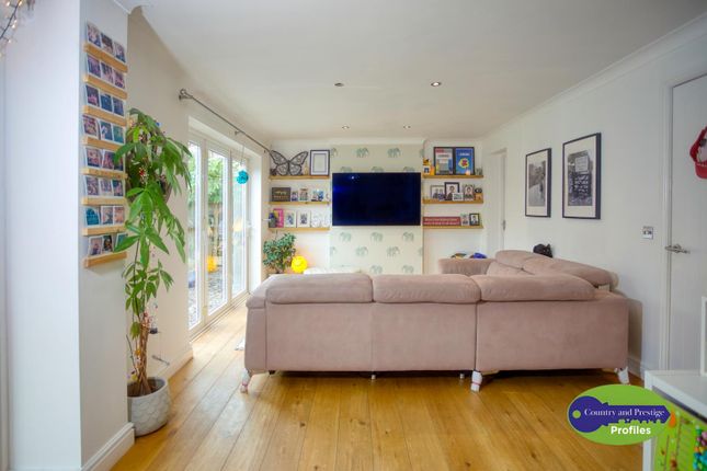 9, Mays Farm Drive, Leicester photo 2
