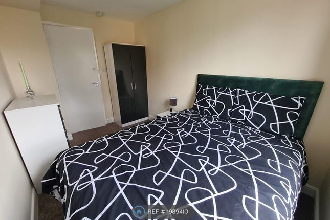 Thumbnail Room to rent in Thurspit Place, Northampton