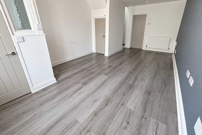 105 Regent Street, Treorchy photo 5