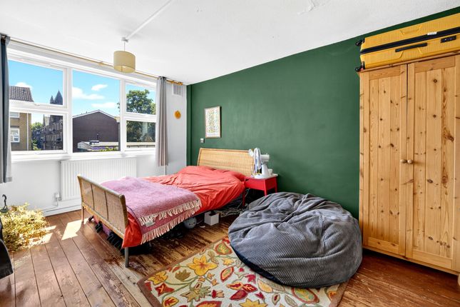 7, Crosby Walk, Greater London photo 4