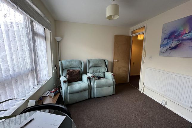Flat to rent in Willow Glen, St Leonards On Sea