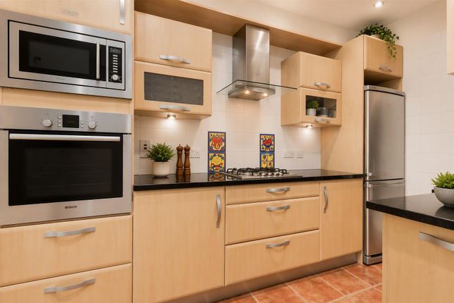 Flat 5, Fitzjohns Avenue, London photo 4