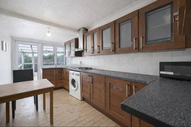 25, Kenwyn Drive, London photo 4