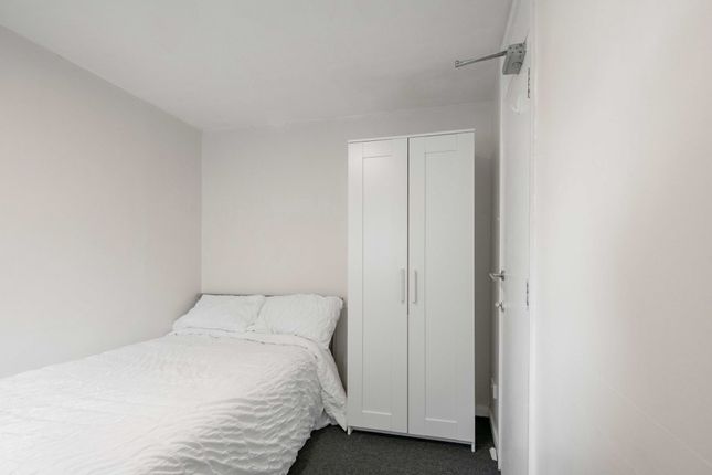 37 Forsythia Gardens, Nottingham photo 5