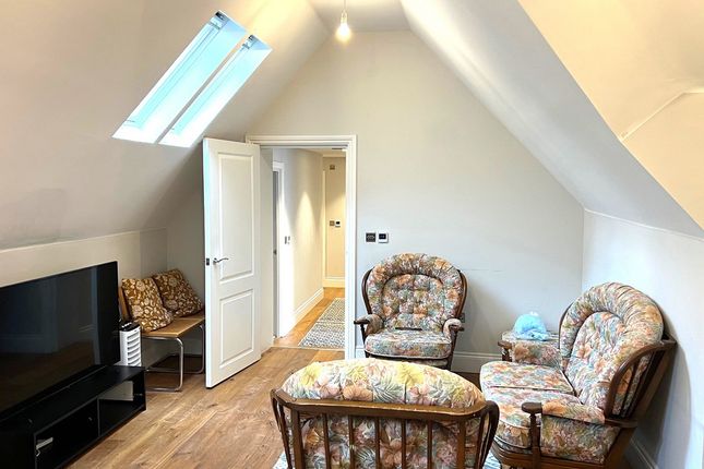 Flat 9, Catteshall Manor, Catteshall Lane, Godalming photo 4