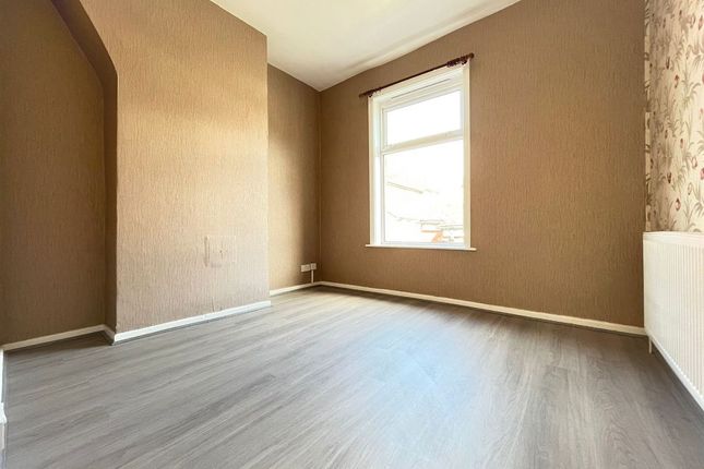 30 Johnston Street, Blackburn photo 4