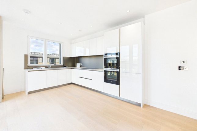 Flat 37,, Haymarket House, Teddington photo 2