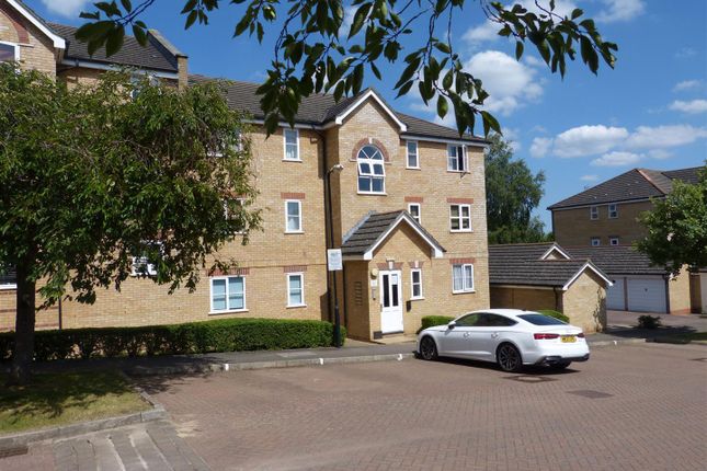 Flat to rent in Kirkland Drive, Enfield