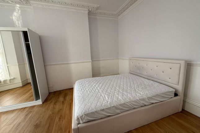 One Bedroom Flat Close To Ilford Station- Â£1300 Inclusive Bills