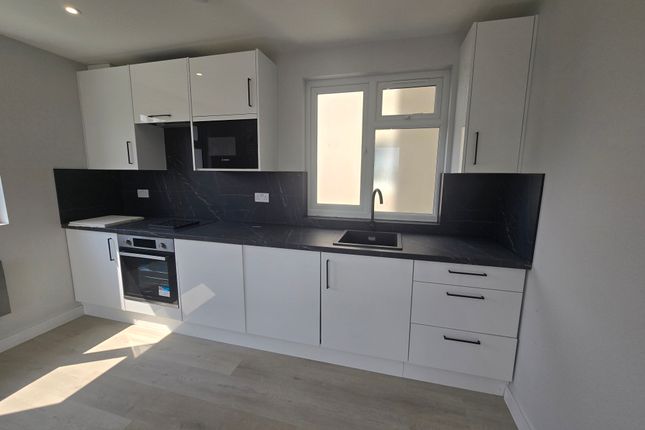 Flat 14  , Deseret House, London Road, Mitcham photo 3