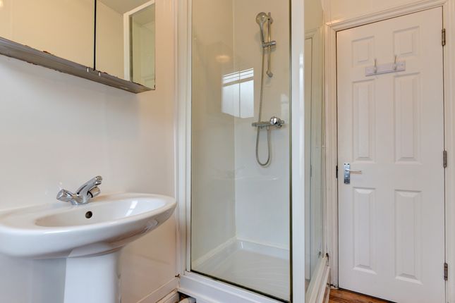 A Modern And Well-Maintained Bathroom Featuring A ...