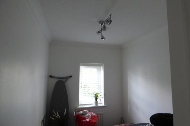 28, Winterfield Drive, Bolton photo 4
