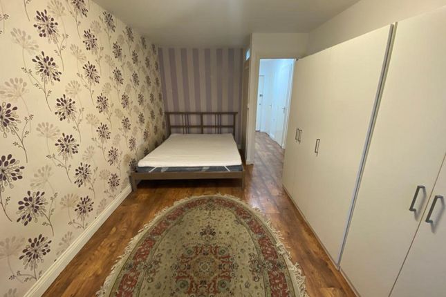 Flat Flat 75, 2, Rookery Way, London photo 4